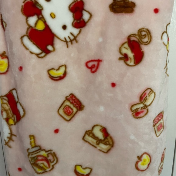 Hello Kitty Apple Cinnamon Cloud Throw Blanket 60X70” - Picture 3 of 3